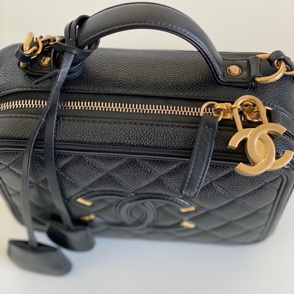 ❌SOLD❌Chanel vanity case - Picture 5 of 13